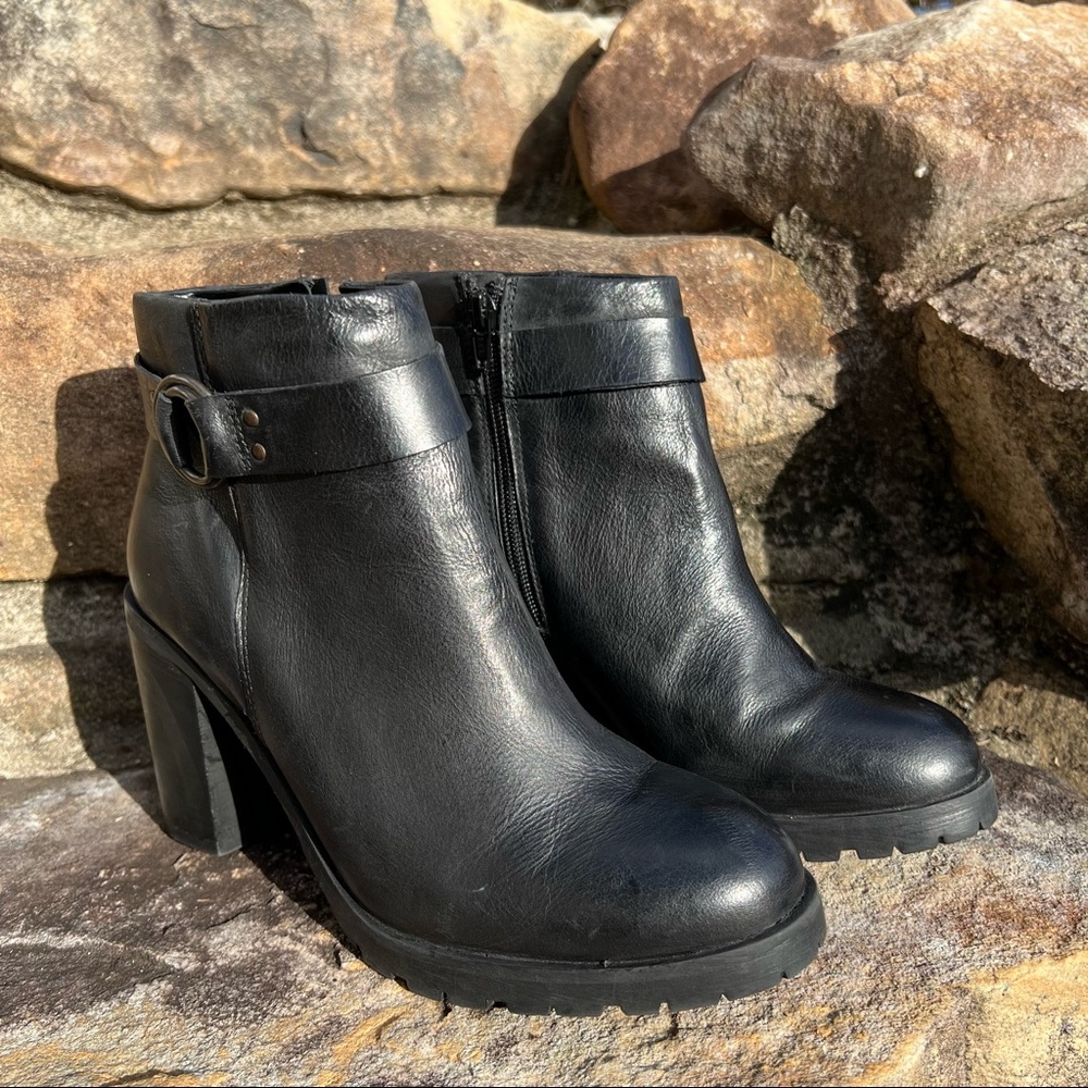 Crevo | Leather Ankle Bootie | 9